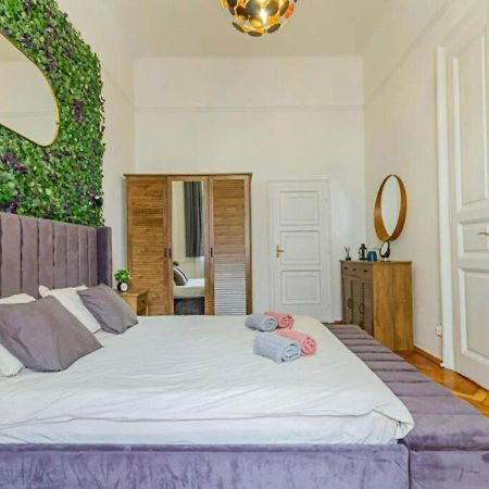 Luxury Apartment By The Famous Vaci Street Budapest Luaran gambar