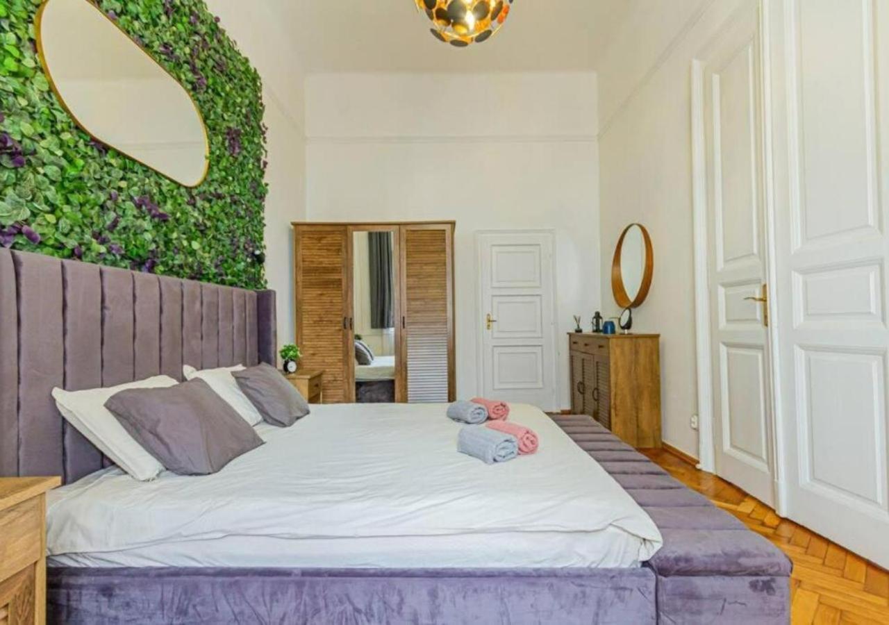Luxury Apartment By The Famous Vaci Street Budapest Luaran gambar