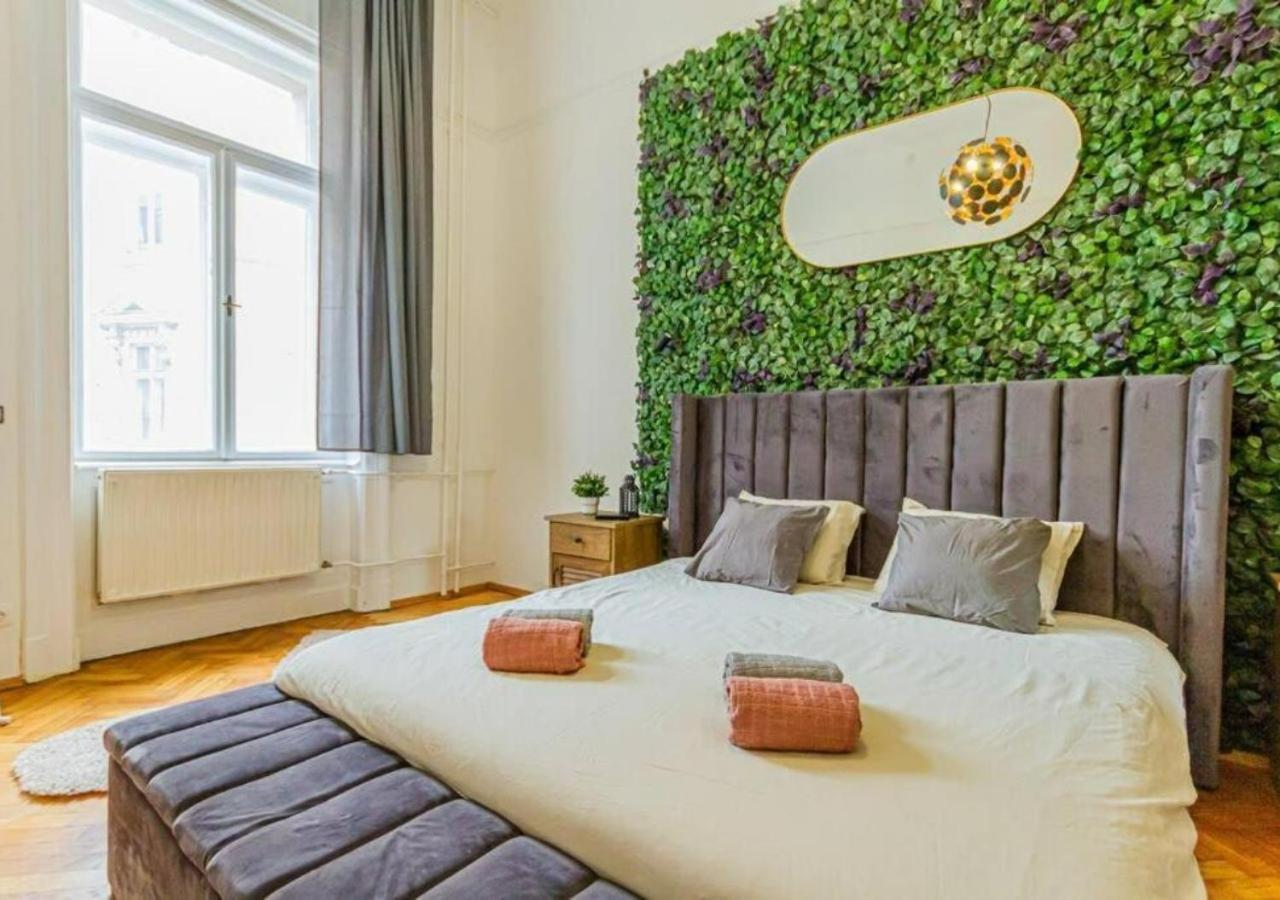 Luxury Apartment By The Famous Vaci Street Budapest Luaran gambar