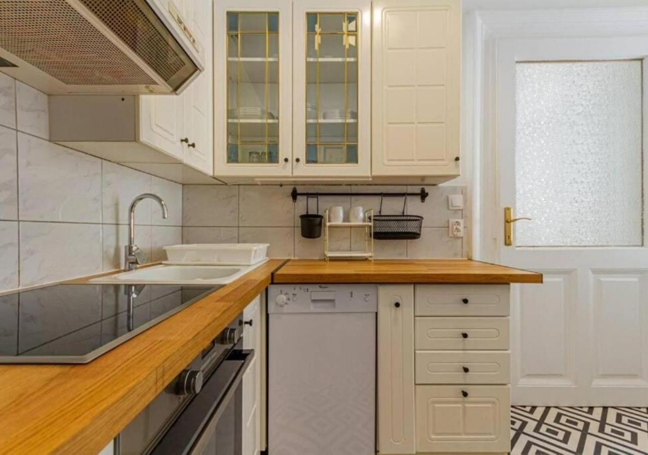 Luxury Apartment By The Famous Vaci Street Budapest Luaran gambar