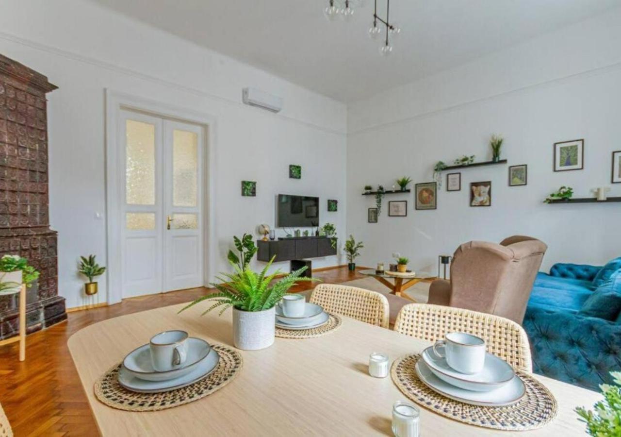 Luxury Apartment By The Famous Vaci Street Budapest Luaran gambar