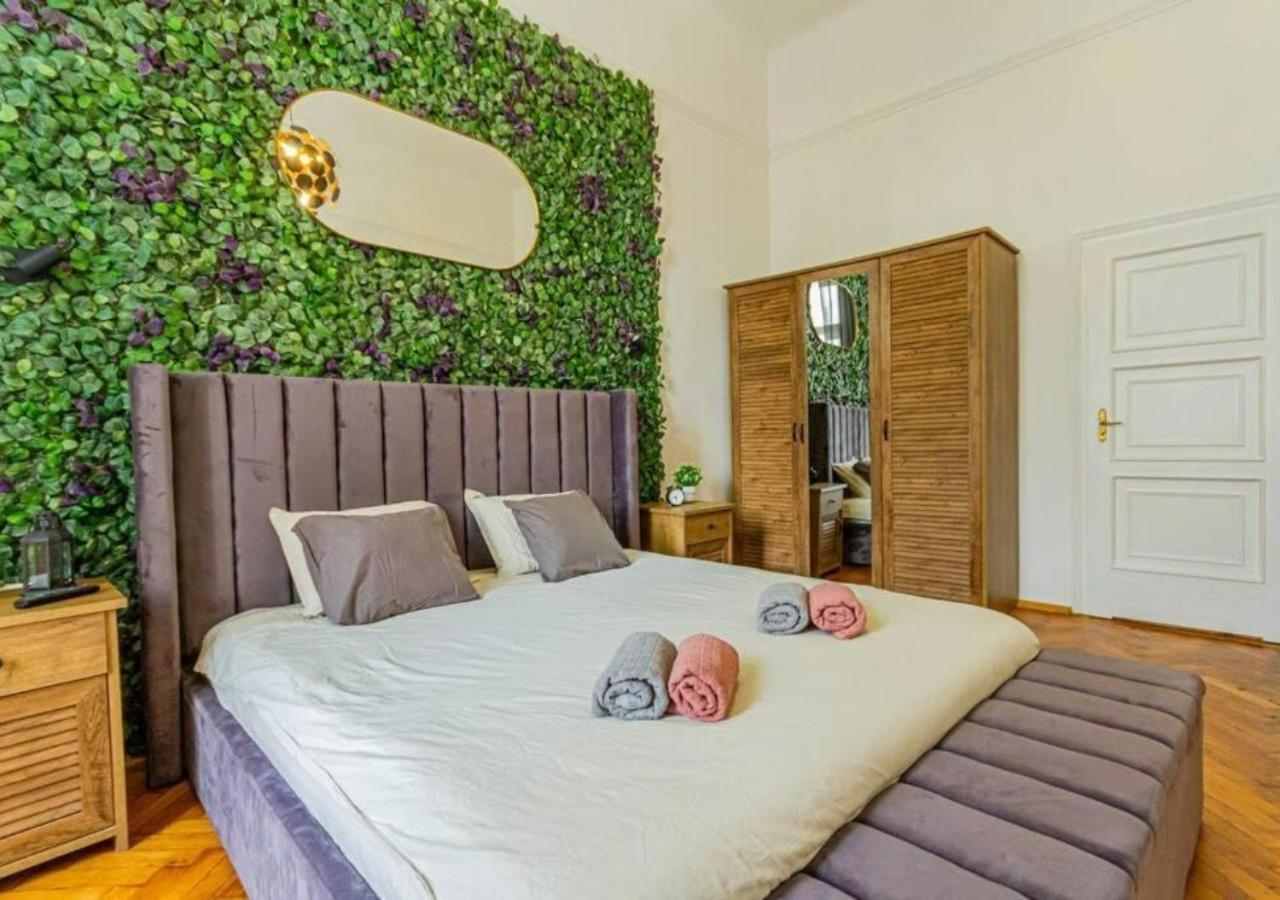 Luxury Apartment By The Famous Vaci Street Budapest Luaran gambar